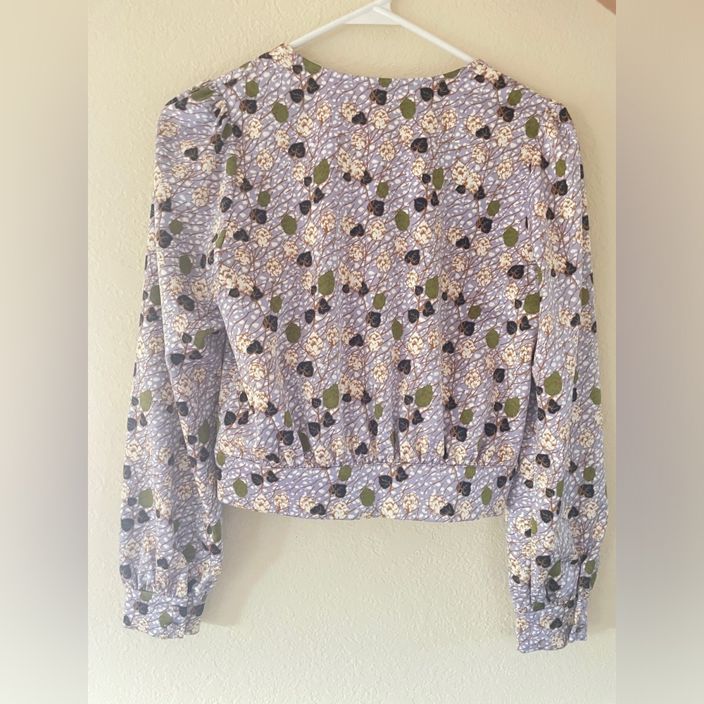 Sly Flower-Pattern Crop Top With Buttonup - image 2